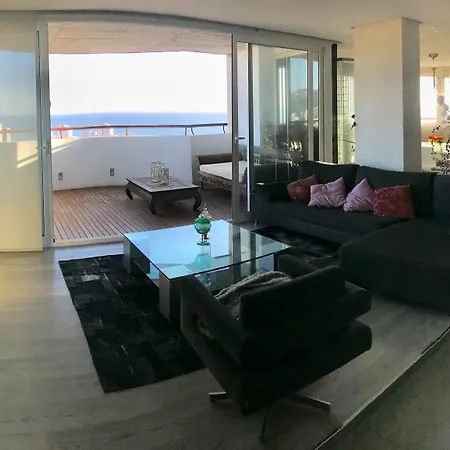 Panoramic Views Apartment